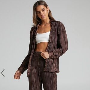 SHOWPO BECA PLISSE BUTTON UP SHIRT - CHOCOLATE (SIZE US 6)